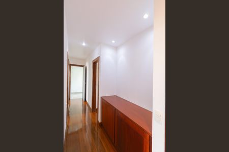 Apartamento à venda com 180m², 4 quartos e 4 vagas Apartamento à venda com 180m², 4 quartos e 4 vagasCorredor