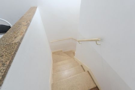 Casa à venda com 80m², 3 quartos e 1 vagaEscada