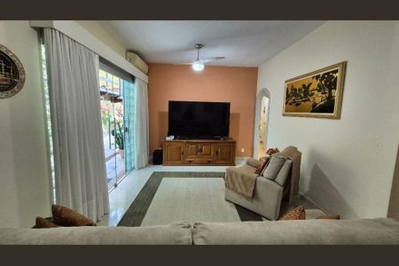 Casa à venda com 4 quartos, 342m² em Itaipu, Niterói