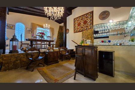 Casa à venda com 4 quartos, 342m² em Itaipu, Niterói