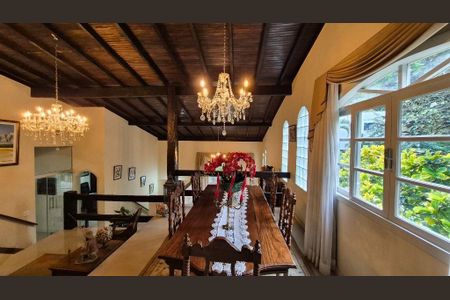 Casa à venda com 4 quartos, 342m² em Itaipu, Niterói