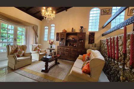 Casa à venda com 4 quartos, 342m² em Itaipu, Niterói