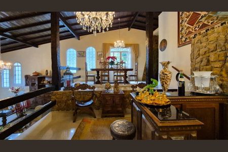 Casa à venda com 4 quartos, 342m² em Itaipu, Niterói