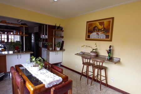 Casa à venda com 348m², 4 quartos e 3 vagas