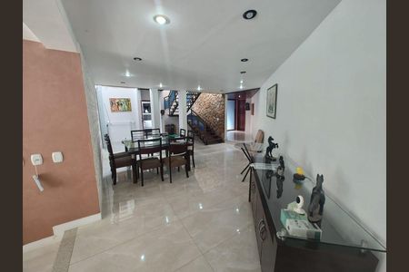 Casa à venda com 6 quartos, 370m² em Badu, Niterói