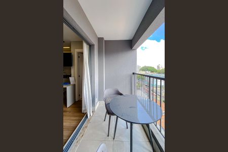 Studio para alugar com 28m², 1 quarto e sem vaga Studio para alugar com 28m², 1 quarto e sem vagaVaranda Studio