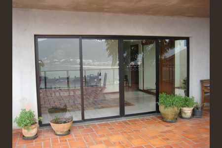 Casa à venda com 590m², 5 quartos e 2 vagas