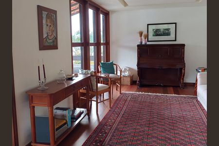 Casa à venda com 5 quartos, 590m² em São Francisco, Niterói