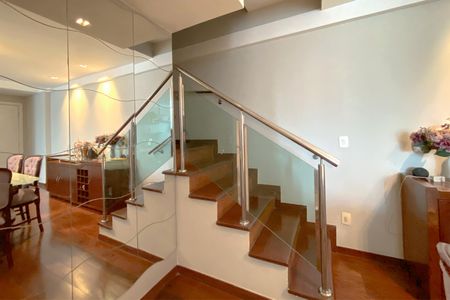 Apartamento à venda com 220m², 3 quartos e 3 vagasEscadas