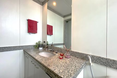 Apartamento à venda com 220m², 3 quartos e 3 vagasBanheiro 2