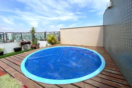 Apartamento à venda com 220m², 3 quartos e 3 vagasPiscina