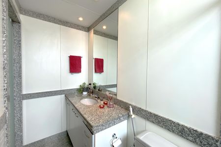 Apartamento à venda com 220m², 3 quartos e 3 vagasBanheiro 2