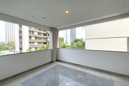 Apartamento à venda com 220m², 3 quartos e 3 vagasÁrea comum - Varanda do Salão de festas