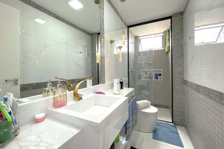 Apartamento à venda com 220m², 3 quartos e 3 vagasBanheiro da Suíte 1