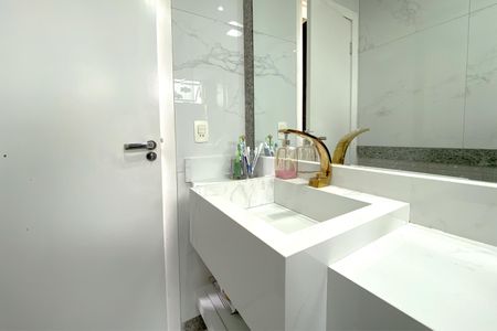 Apartamento à venda com 220m², 3 quartos e 3 vagasBanheiro da Suíte 1