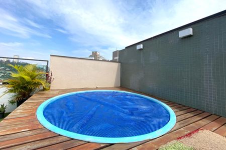 Apartamento à venda com 220m², 3 quartos e 3 vagasPiscina