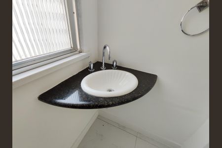 Apartamento à venda com 130m², 4 quartos e sem vagaBanheiro da Suíte