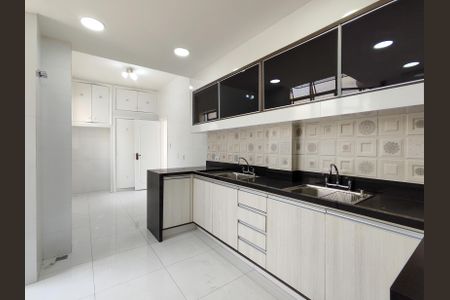 Apartamento à venda com 130m², 4 quartos e sem vagaCozinha