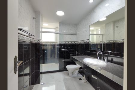 Apartamento à venda com 130m², 4 quartos e sem vagaBanheiro Corredor