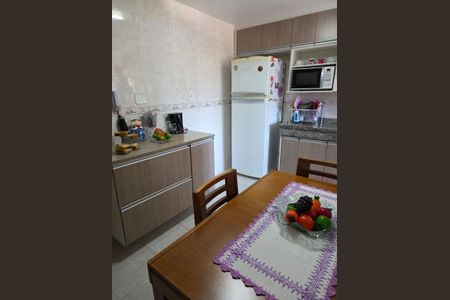 Apartamento à venda com 90m², 2 quartos e 2 vagasCozinha 