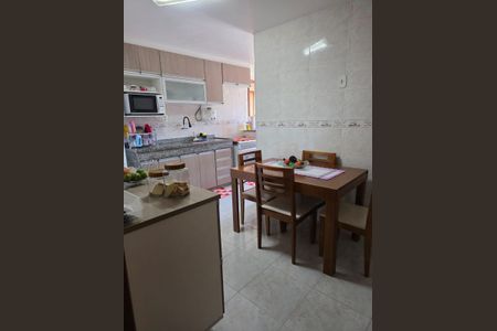 Apartamento à venda com 90m², 2 quartos e 2 vagasCozinha 
