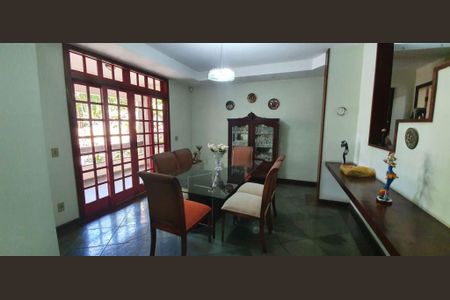 Casa à venda com 5 quartos, 381m² em Piratininga, Niterói