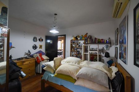 Casa à venda com 4 quartos, 449m² em Piratininga, Niterói