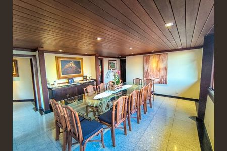 Casa à venda com 4 quartos, 559m² em Itaipu, Niterói