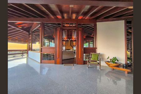 Casa à venda com 4 quartos, 559m² em Itaipu, Niterói