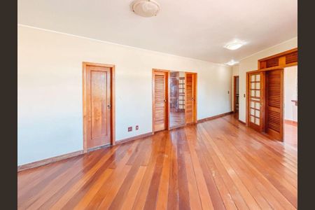 Casa à venda com 6 quartos, 476m² em Itaipu, Niterói