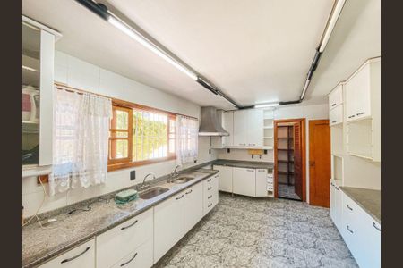 Casa à venda com 6 quartos, 476m² em Itaipu, Niterói