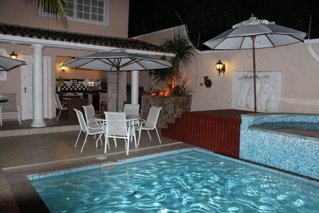 Casa à venda com 1 quarto, 600m² em Sapê, Niterói