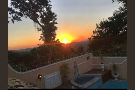 Casa à venda com 1 quarto, 600m² em Sapê, Niterói