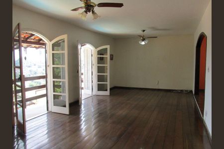 Casa à venda com 3 quartos, 310m² em Largo da Batalha, Niterói