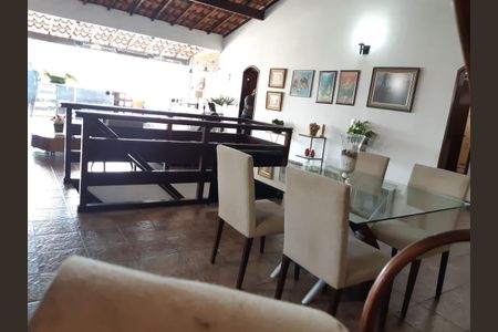 Casa à venda com 4 quartos, 377m² em Itaipu, Niterói