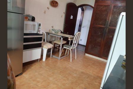 Casa à venda com 4 quartos, 377m² em Itaipu, Niterói