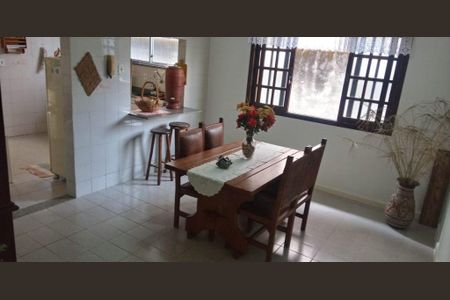 Casa à venda com 4 quartos, 257m² em Itaipu, Niterói