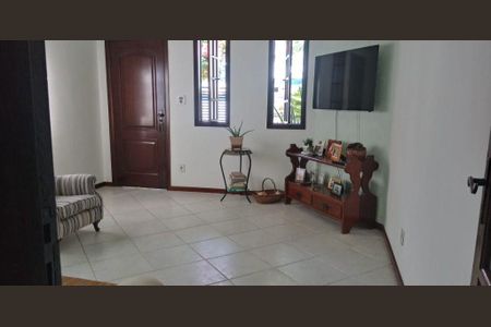 Casa à venda com 4 quartos, 257m² em Itaipu, Niterói