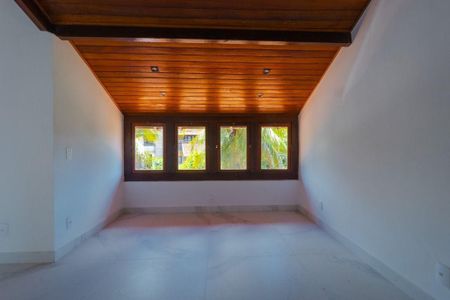 Casa à venda com 3 quartos, 221m² em Piratininga, Niterói