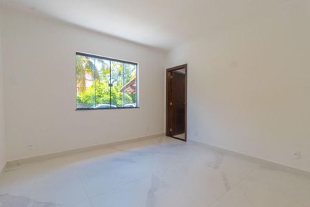 Casa à venda com 3 quartos, 221m² em Piratininga, Niterói