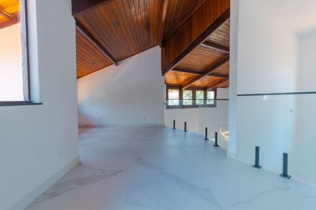 Casa à venda com 3 quartos, 221m² em Piratininga, Niterói
