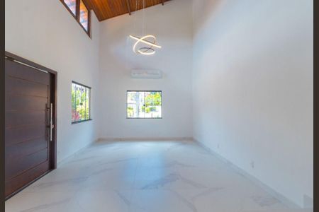 Casa à venda com 3 quartos, 221m² em Piratininga, Niterói