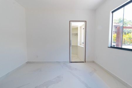 Casa à venda com 3 quartos, 221m² em Piratininga, Niterói