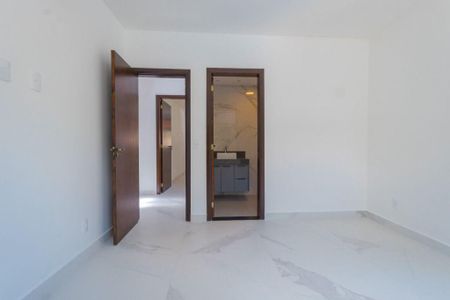 Casa à venda com 3 quartos, 221m² em Piratininga, Niterói