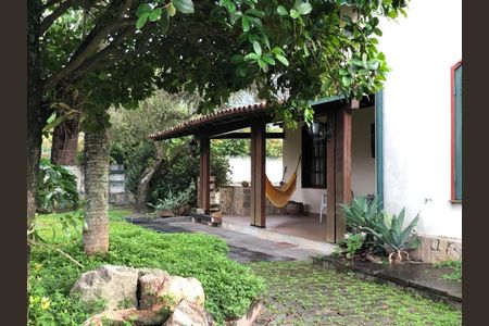 Casa à venda com 4 quartos, 251m² em Itaipu, Niterói