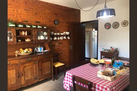 Casa à venda com 4 quartos, 251m² em Itaipu, Niterói