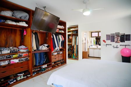 Casa de condomínio à venda com 680m², 3 quartos e 4 vagas Casa de condomínio à venda com 680m², 3 quartos e 4 vagasQuarto 3