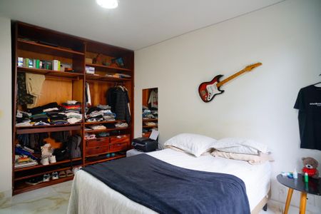 Casa de condomínio à venda com 680m², 3 quartos e 4 vagas Casa de condomínio à venda com 680m², 3 quartos e 4 vagasQuarto 2