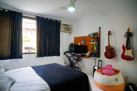 Casa de condomínio à venda com 680m², 3 quartos e 4 vagas Casa de condomínio à venda com 680m², 3 quartos e 4 vagasQuarto 2