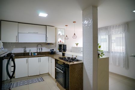 Casa de condomínio à venda com 680m², 3 quartos e 4 vagas Casa de condomínio à venda com 680m², 3 quartos e 4 vagasCozinha